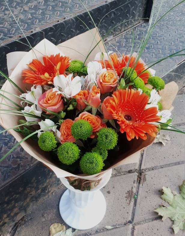 Букет цветов из: Герберы, Хризантемы, Альстромерии и Розы в Расшеватской