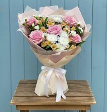 Букет цветов из:  Гвоздики, Орхидеи и Розы в Расшеватской