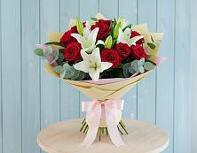 Букет цветов из:  Лилии и Розы в Расшеватской