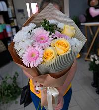 Букет цветов из:  Герберы, Розы и Хризантемы в Расшеватской