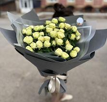 Букет Белые кустовые розы Солинеро в Расшеватской