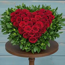 Цветочная композиция из Розы в виде сердца в Расшеватской