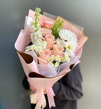 Букет цветов из:  Хризантемы и Розы в Расшеватской