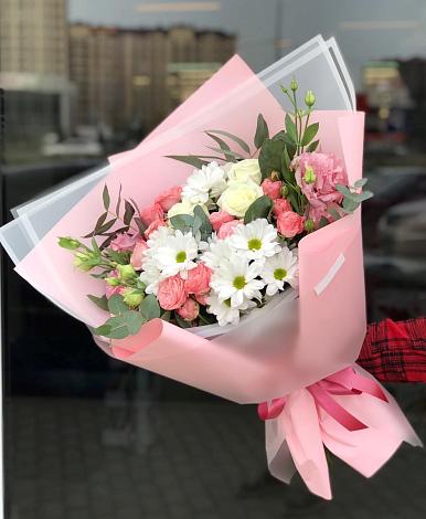 Букет цветов из: Розы, Лизиантусы и Хризантемы в Расшеватской