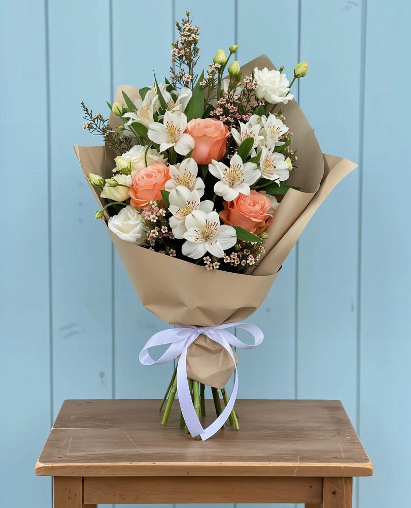 Букет цветов из: Альстромерии, Лизиантусы, Розы и Хризантемы в Расшеватской