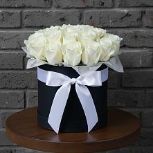 Цветочная композиция из Розы в шляпной коробке в Расшеватской